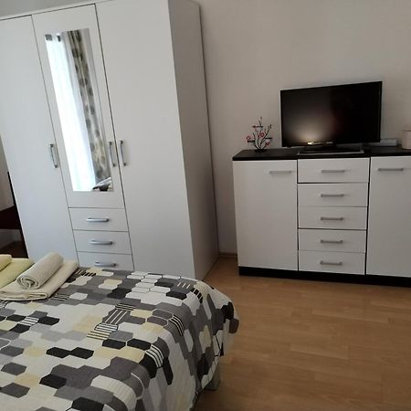 Apartments Erika プーラ エクステリア 写真